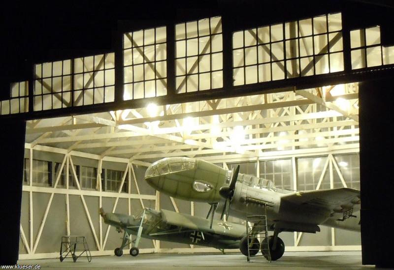 Hangar, Junkers Ju 88 V5 Glasveranda