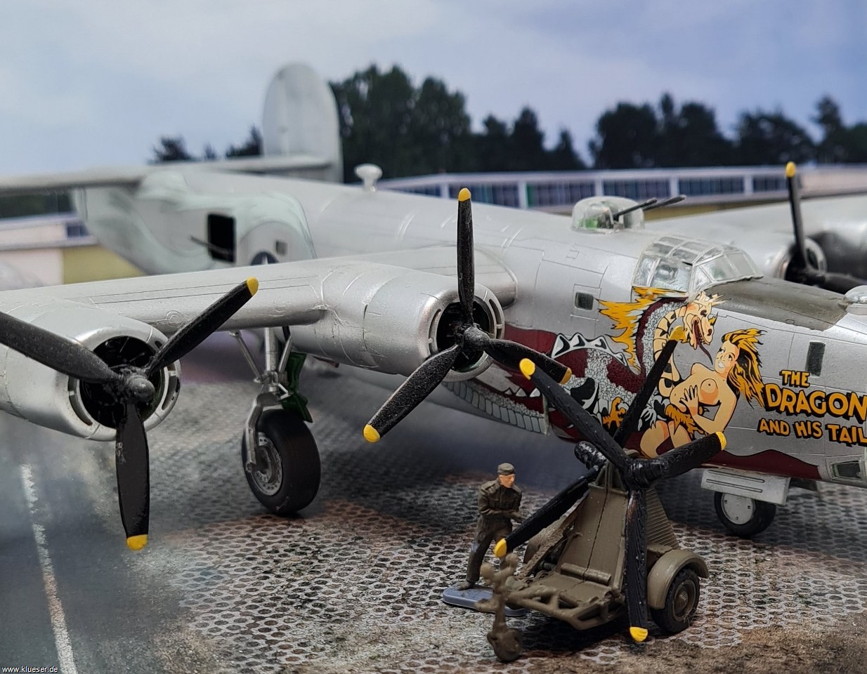 C1A Propeller Dolly Handcartz, Consolidated B24J Liberator The Dragon and his Tail